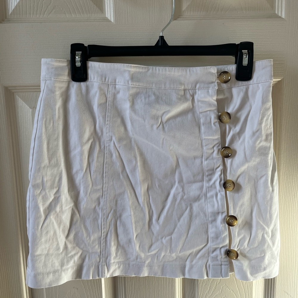 forever 21 white buttoned skirt, size large